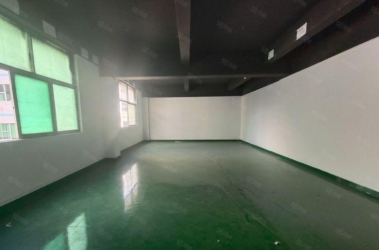 西乡，固戍正规工业园，楼上带装修整层1100平厂房仓库出租！