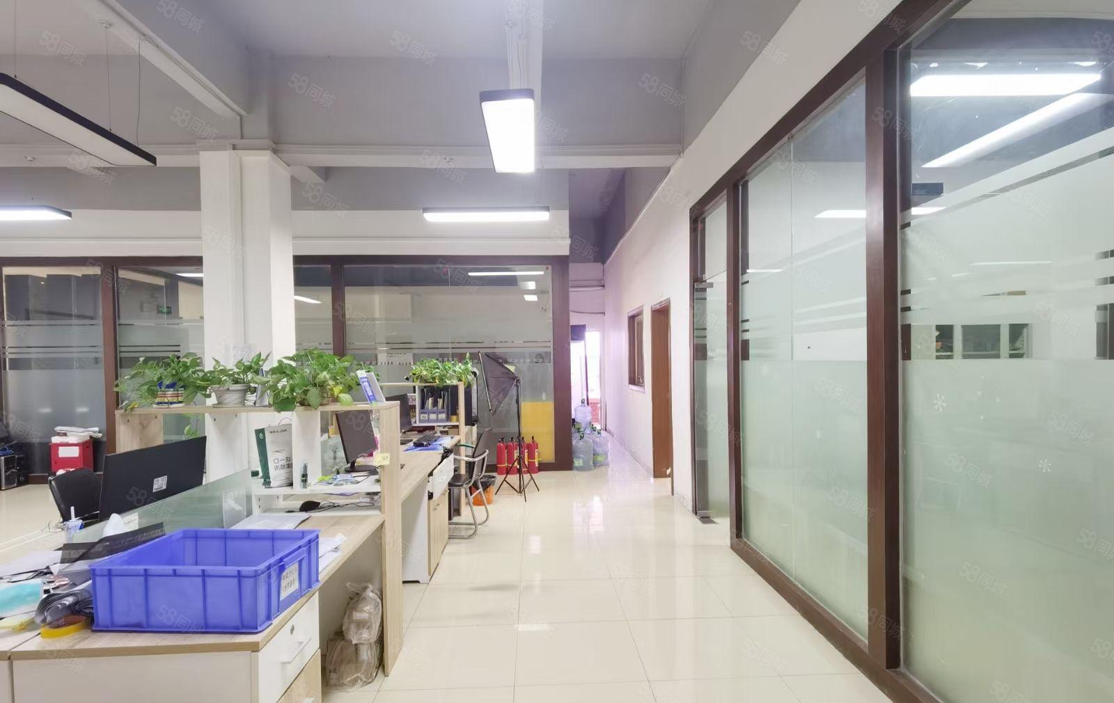 沙井共和新出楼上1500平方带装修无尘车间出租。