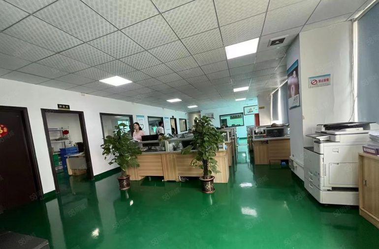 西乡地铁口原房东楼上1000平厂房出租，带装修，300平起租