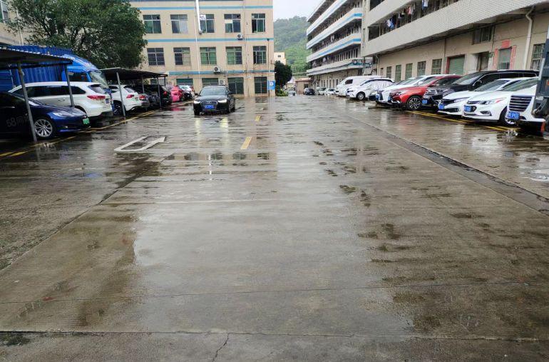 石岩黄峰岭工业区1楼1860平方厂房仓库出租