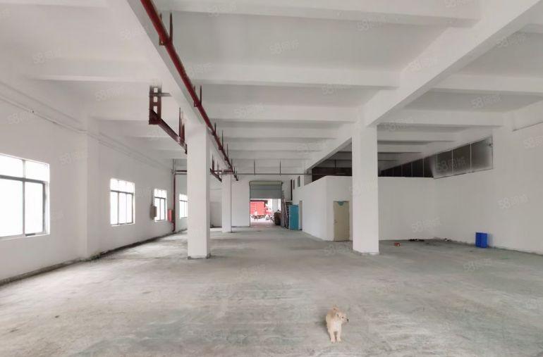 西乡，固戍一路边，大型工业园，一楼带阁楼650平装修厂房出租