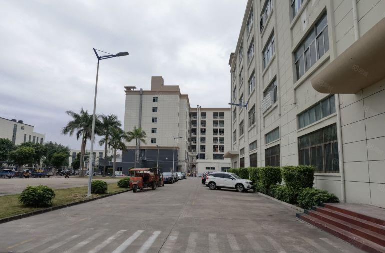 沙井恒明珠科技园原房东独院出租厂房6300平全新地坪漆可分租