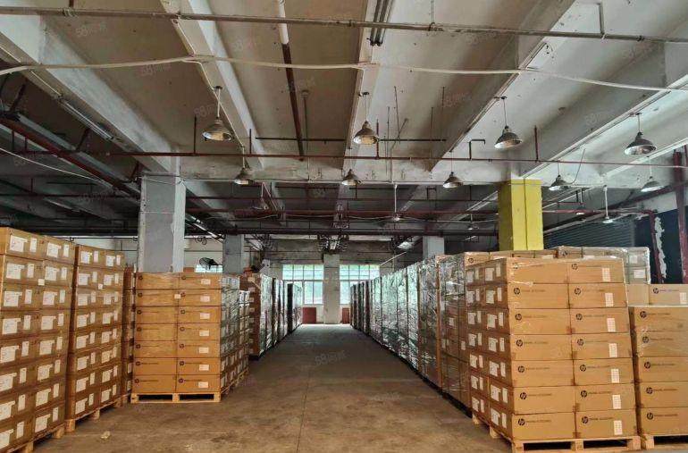 地铁口8成使用率一楼2000平高5米租50元每平500平起租