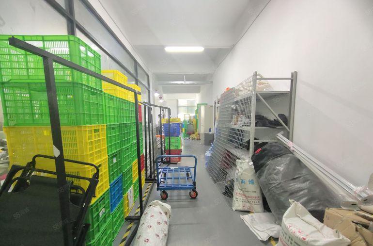 西乡，桃源居附近，大型工业园，电梯口户楼上带装修1300厂房