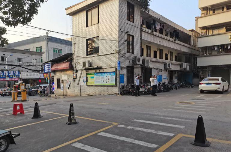 西乡兴东地铁口工业区1000平3000平标准厂房出租仓库招租