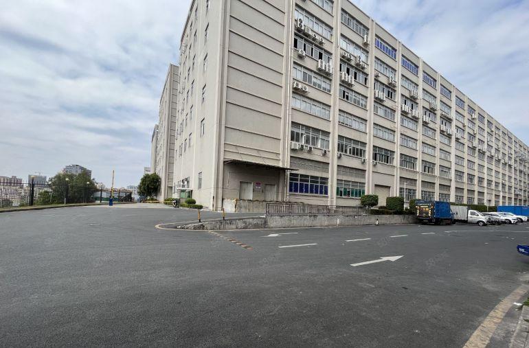 石岩高速路口红本楼上整层2000平精装无尘车间出租