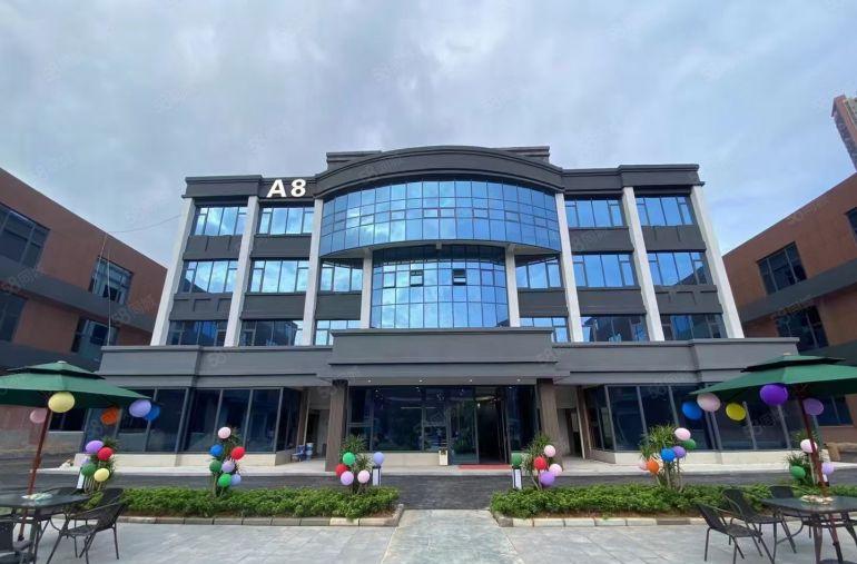 石岩花园式工业园4万平，独院一栋4000平，大小分租空地大。