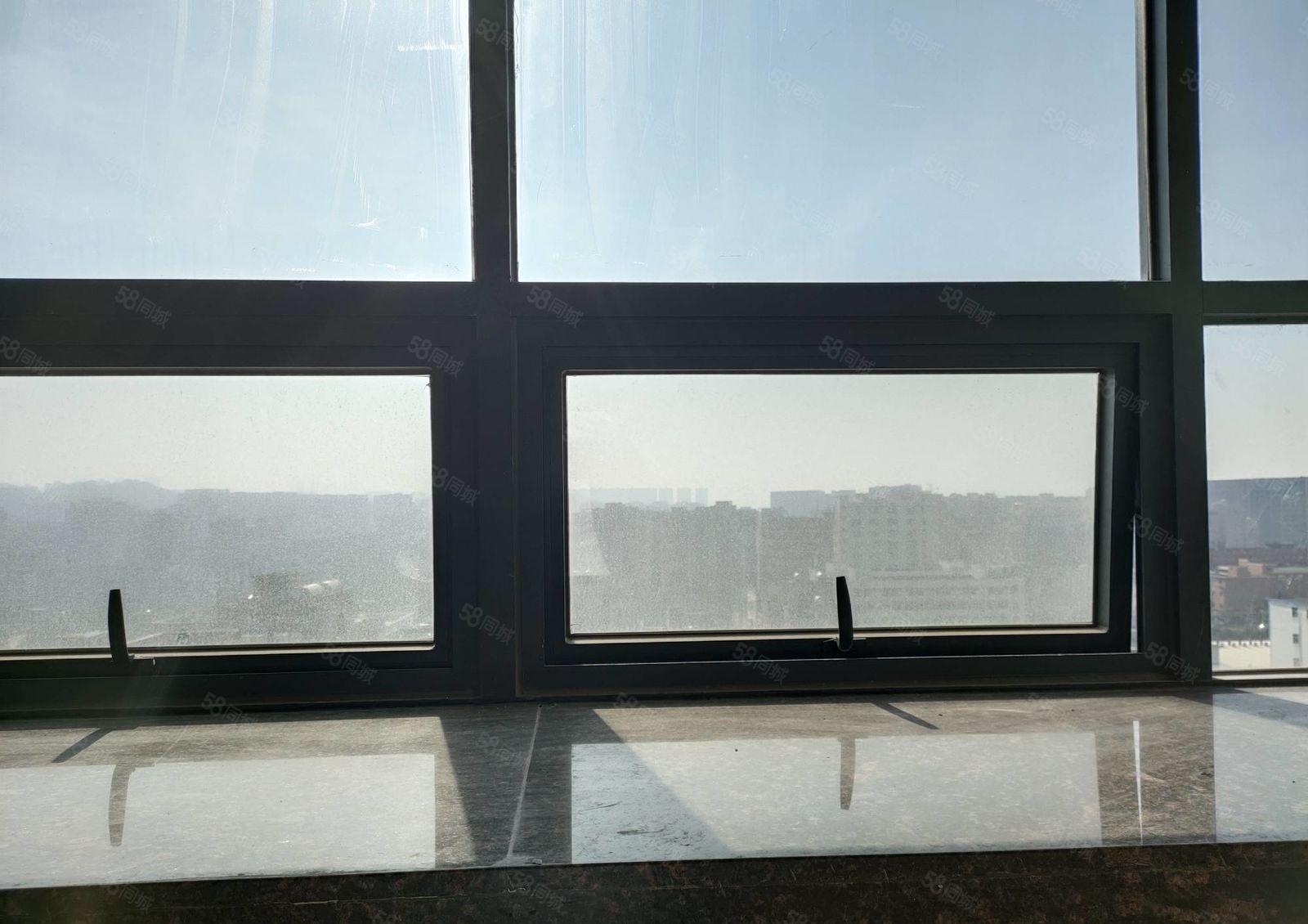 原房东直租！西乡220平办公室3加1格局，带空调，使用率8成