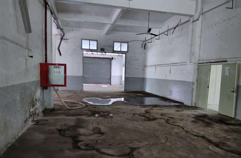 松岗107国道边上空出1楼原房东1050平方。带装修办公室！