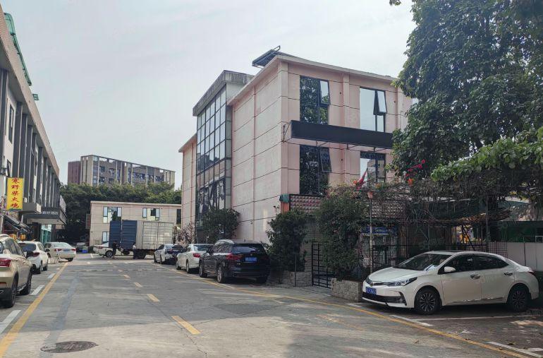 西乡固戍地铁口，一手房东直租，独栋办公室800平精装修！