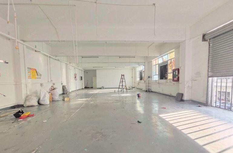 直租，西乡固戍地铁站旁，560平带装修厂房仓库出租，带吊机口