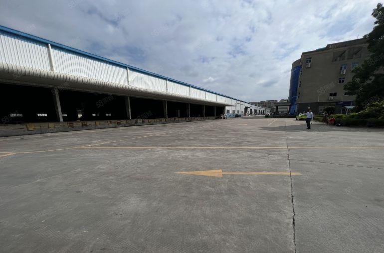 石岩高速口滴水9米钢构厂房3000平仓库出租带卸货平台空地大