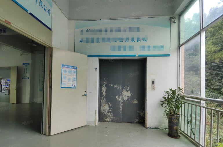 西乡12号线宝田站，3楼850平精装厂房出租！现成装修，直租