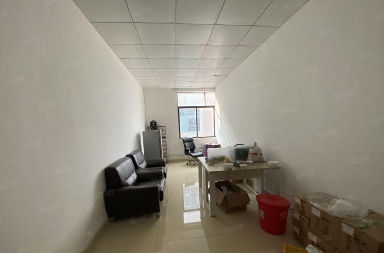 松岗汽车站附近楼上精装修前台办公室地板砖吊顶650平厂房出租