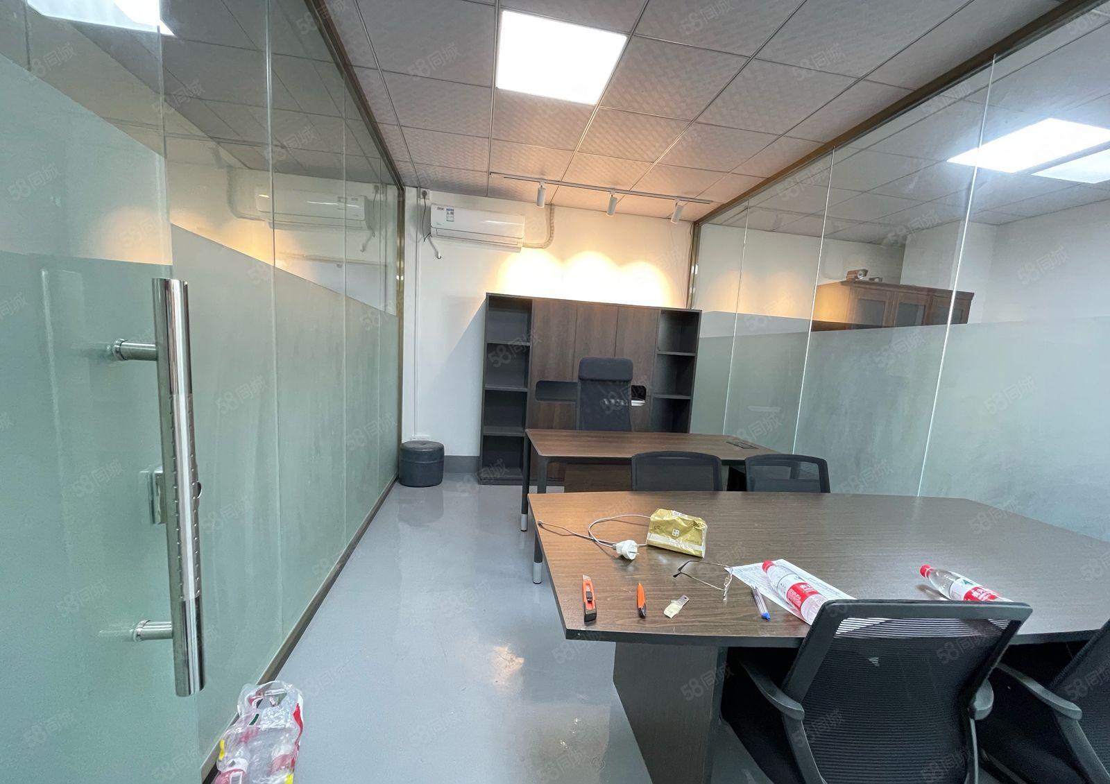 西乡固戍大型工业区，电梯口带装修300平厂房出租，租金便宜