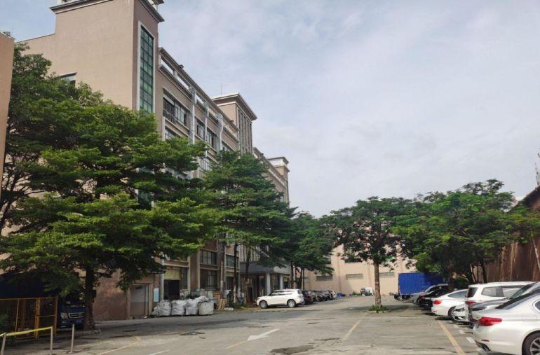 西乡固戍地铁口原房东3楼整层1000平厂房出租（500起租）