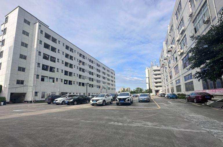 西乡村委工业园楼上800平精装出租，好招工，可办环评