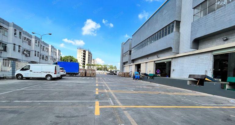 福永机场附近一楼物流仓库2000平低价出租带卸货平台厂房分租