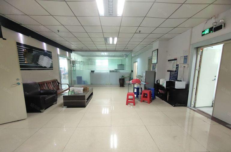 西乡，康桥书院附近，独立半层楼上650平精装修厂房，租金便宜