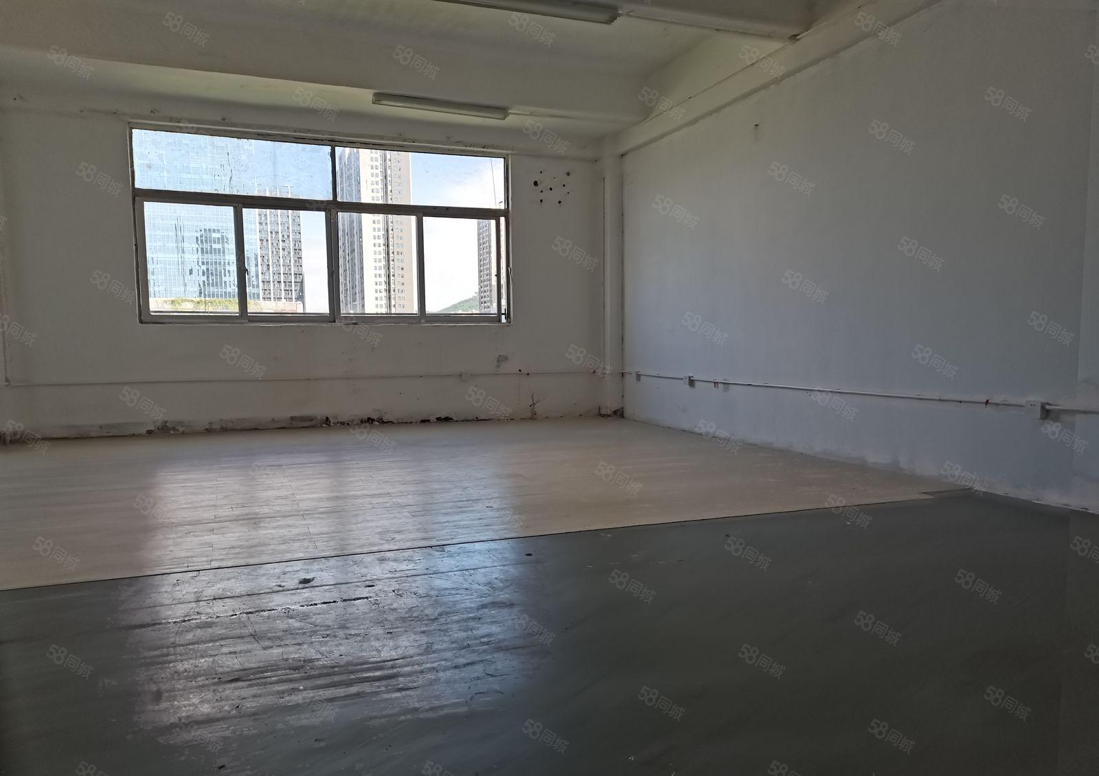 地铁口厂房出租，可做电商，直播，仓库，加工等，有车位好停车