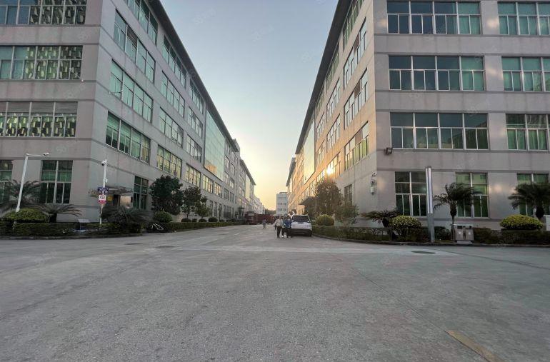 松岗工业园20000平红本厂房仓库一楼上300平起出租空地大