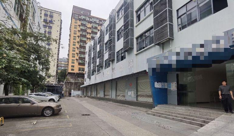 宝安福永地铁口旁1000平一楼精装修厂房空地超大可进拖头