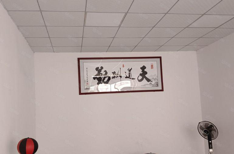 西乡黄田大门附近重工业厂房二楼精装修375平，有办公室仓库