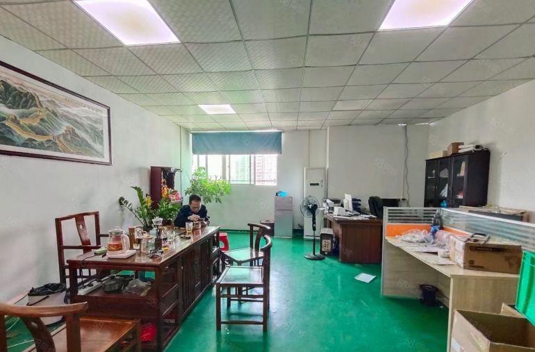 西乡固戍工业区，电梯口位置，原房东直租带装修520平厂房出租