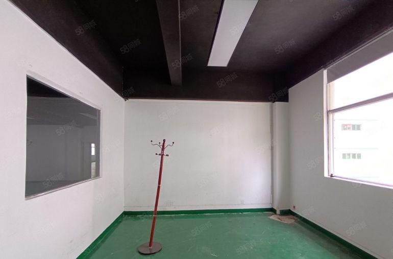 西乡航城三围工业区，带装修1100平整层厂房出租，使用率高