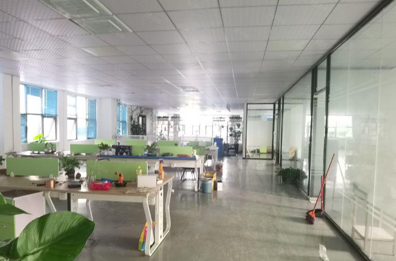 宝安石岩工业区红本独院厂房仓库1200平出租带精装易招工