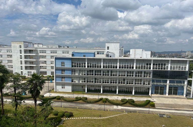 松岗 国资委 花园式独栋5000平可分租实际面积办公厂房出租