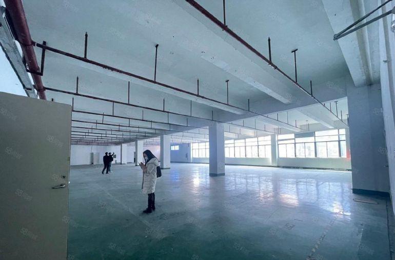 西乡固戍国道边楼上3500平精装修厂房办公电子厂房低价出租！