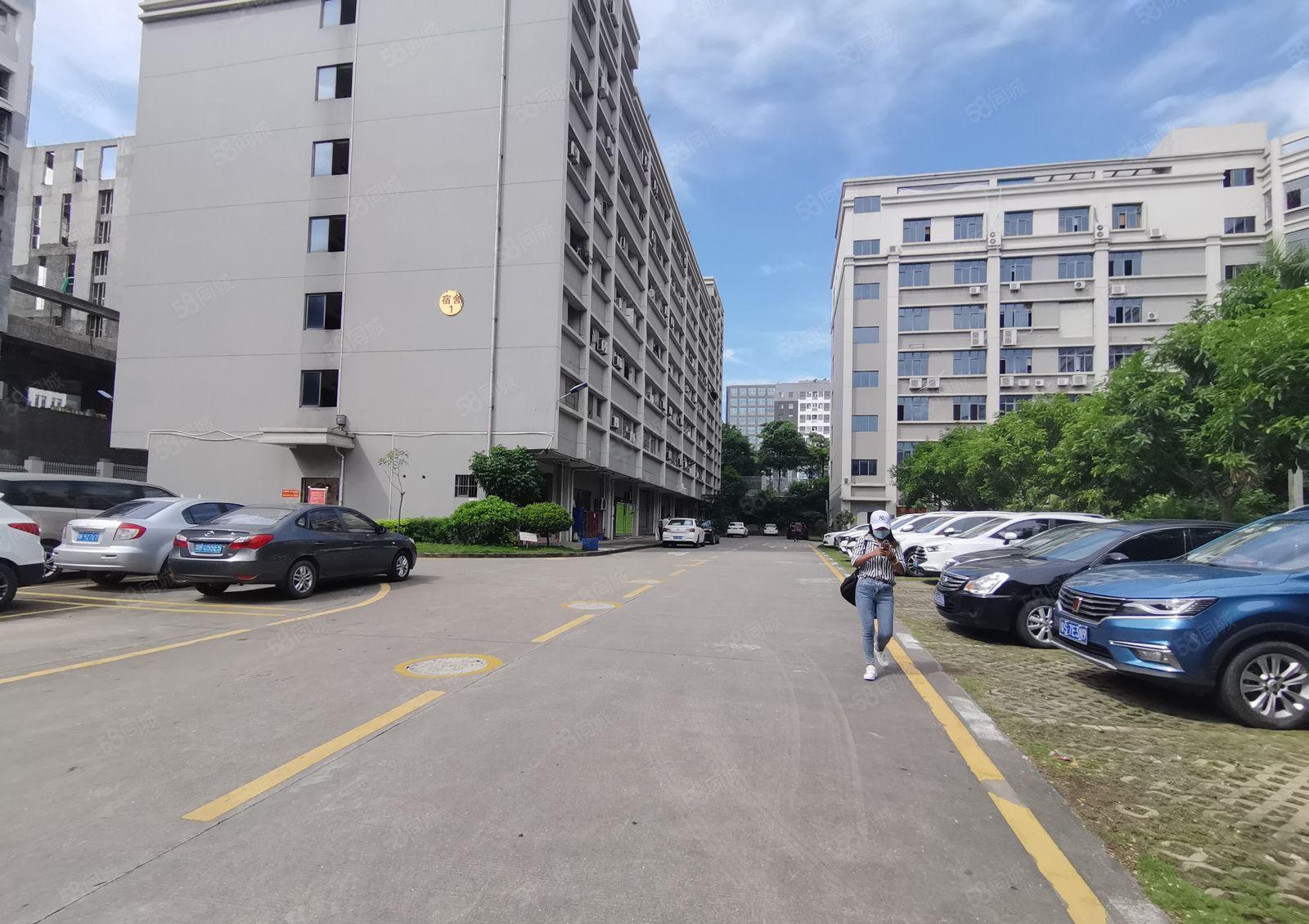 石岩北环地铁口附近7600平独院厂房出租空地大交通便利形象好