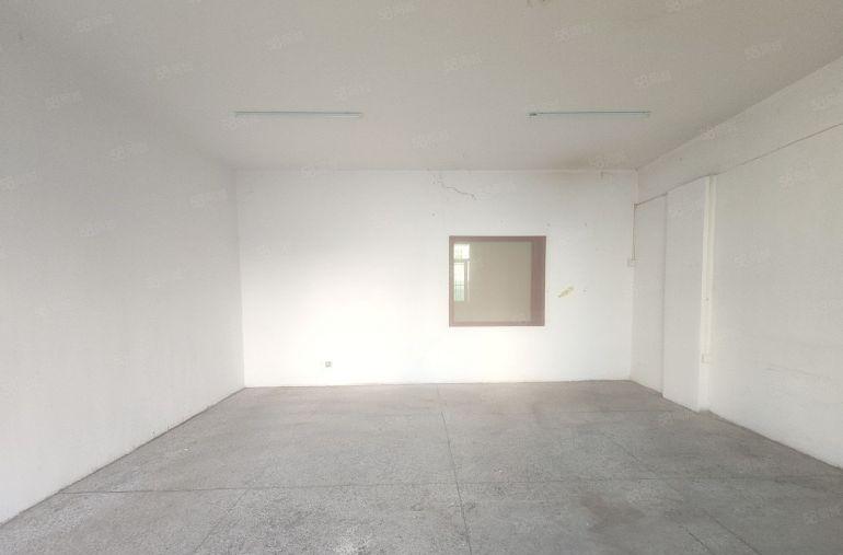 西乡九围大型园区，楼上半层650平带装修厂房仓库，特价出租