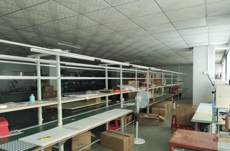 福永和平高速口工业园楼上整层2080平现成精装修标准厂房