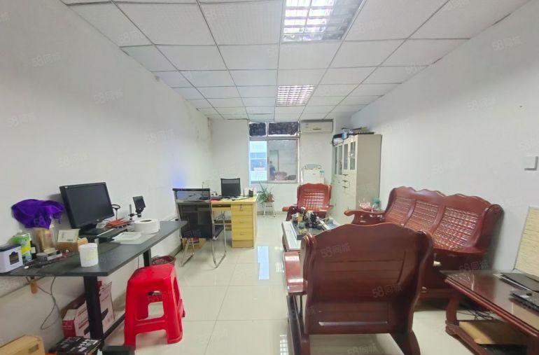 西乡固戍，大型工业园，带装修1000平整层厂房出租，租金便宜