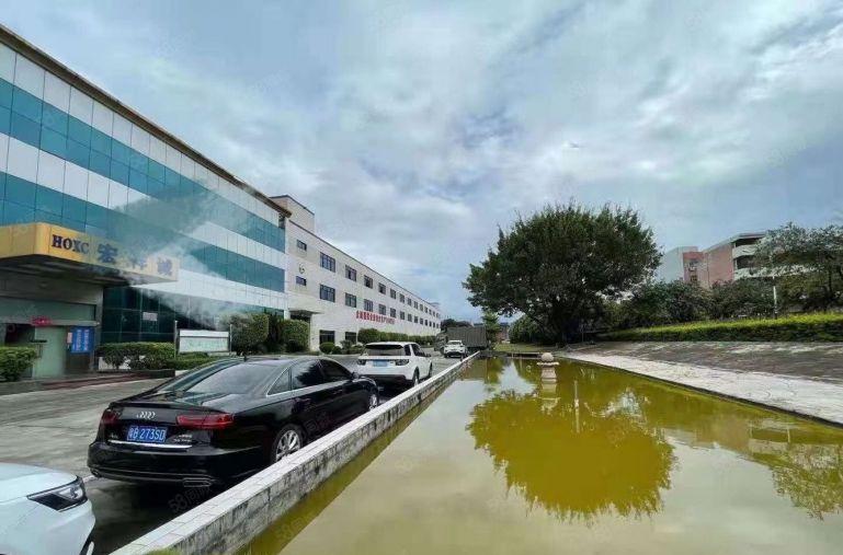 松岗中学红本厂房分租一楼650楼上2500平，花园式停车充足