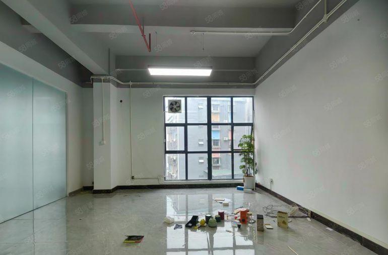 直租！西乡固戍科技园，带装修690平厂房出租，拎包生产