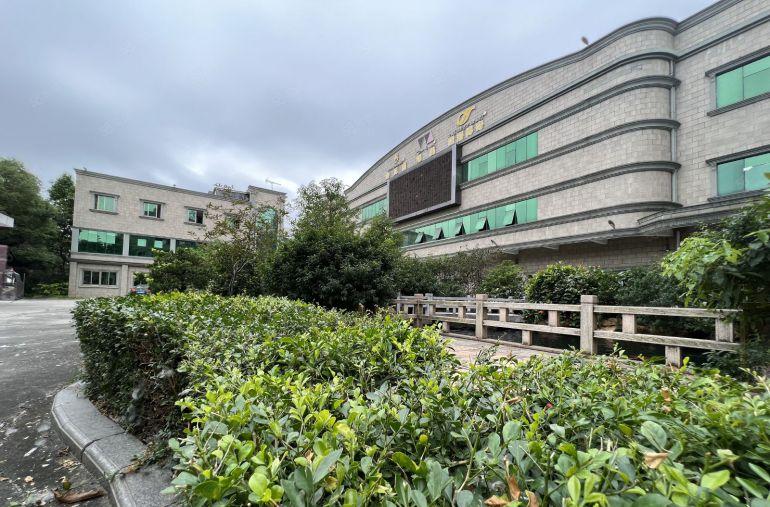 沙井花园式红本一楼1680平方厂房分租 可整租8650平独院