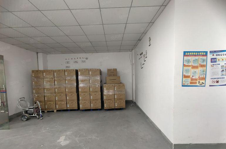 西乡，固戍大门附近，楼上带装修370平厂房出租，拎包即可使用