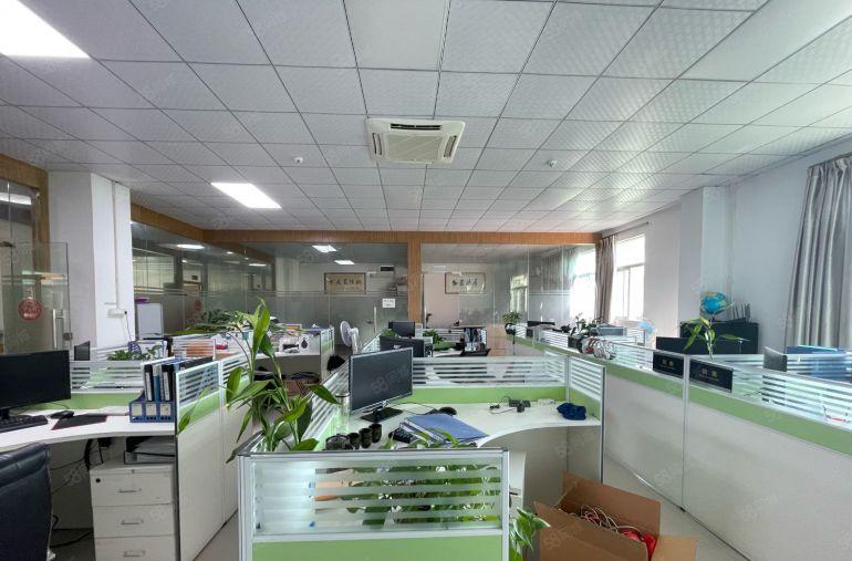 西乡九围工业区，带装修1100平整层厂房出租，可分租使用率高