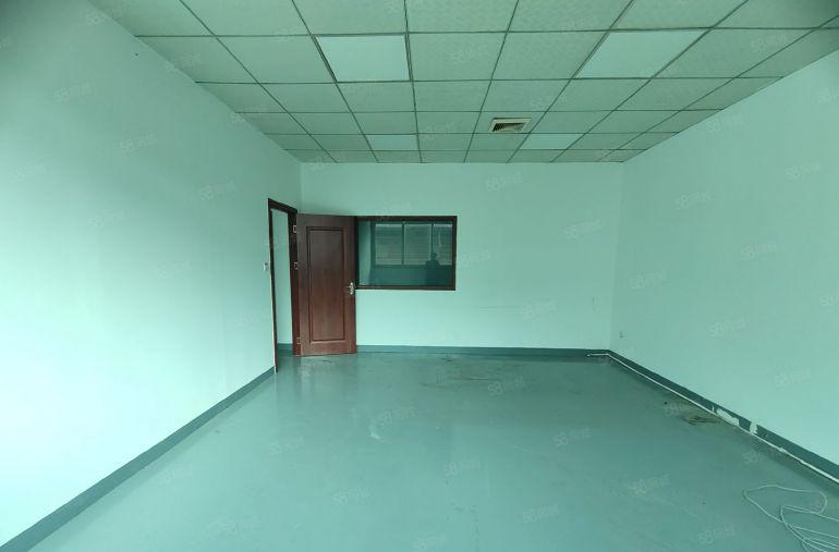 西乡，固戍地铁口附近，大型工业园，电梯口户型300平办公厂房