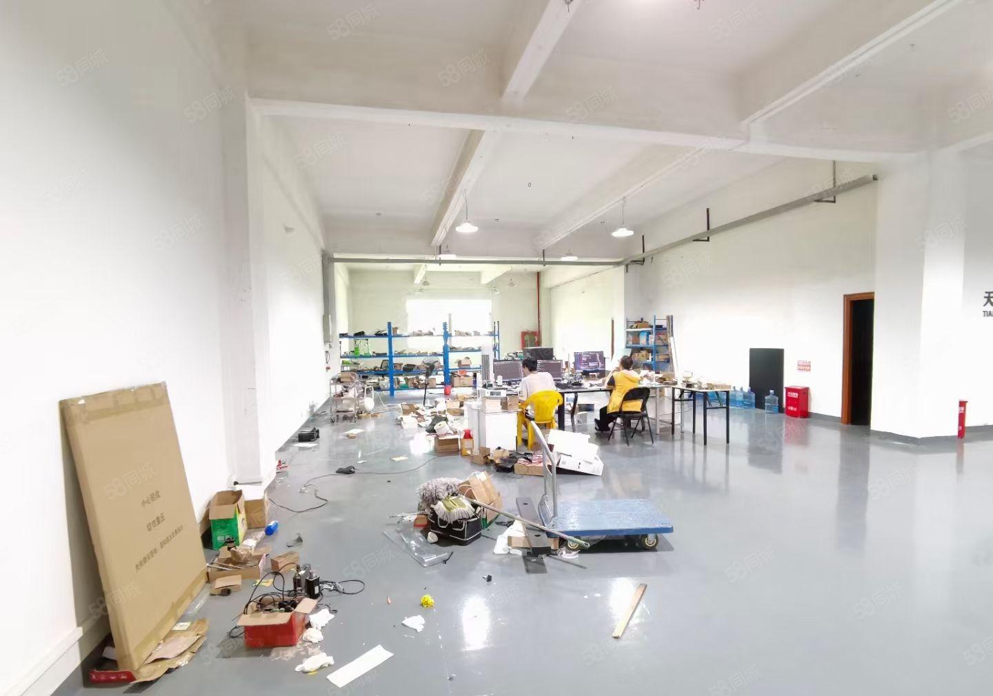 福永桥头地铁口附近楼上800平精装修厂房无转让费可分租