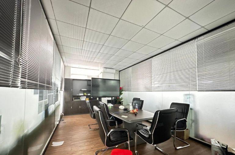 沙井地铁口1000平精装厂房家私齐全，无转让费，好招工