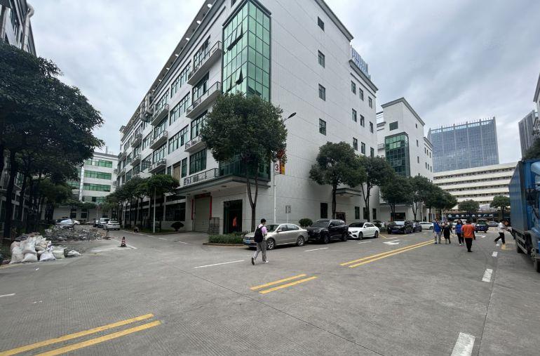 石岩宏发工业区业主厂房出租200平至28000平米带现成装修