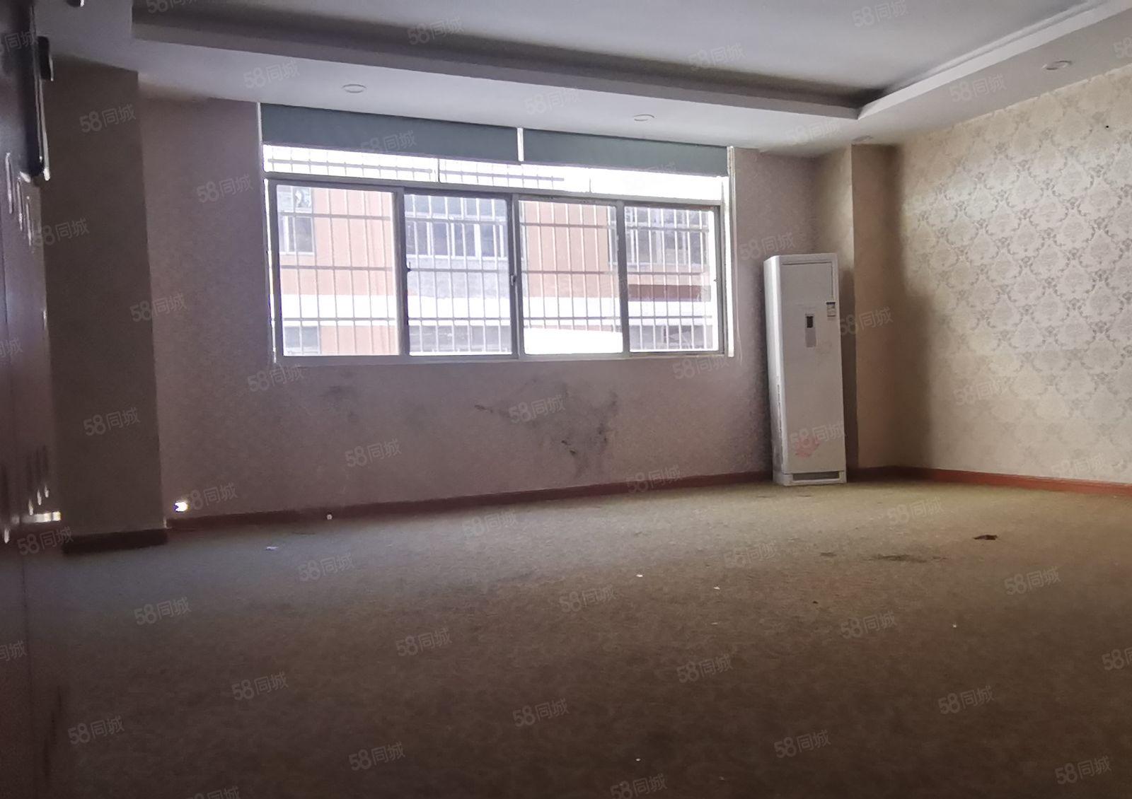 洪浪北地铁口厂房出租，可做电商，直播，仓库，加工等，有车位