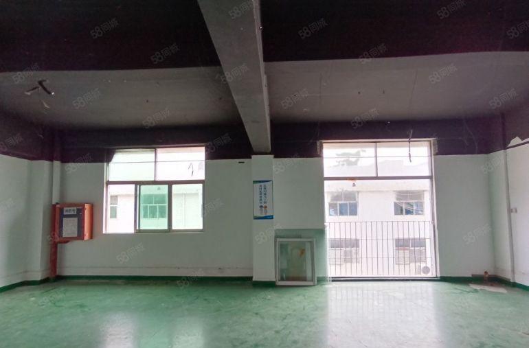 西乡航城三围工业区，带装修1100平整层厂房出租，使用率高