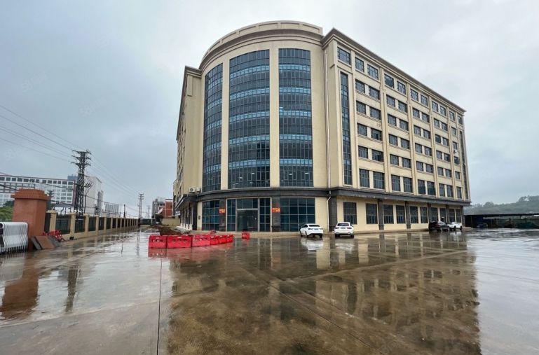 春节特价厂房仓库低价出租大小可分租空地大带装修与办公楼！