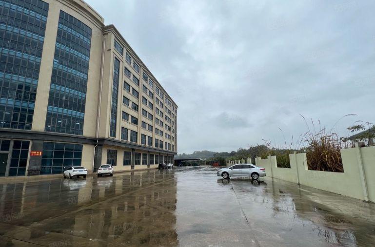 春节特价厂房仓库低价出租大小可分租空地大带装修与办公楼！