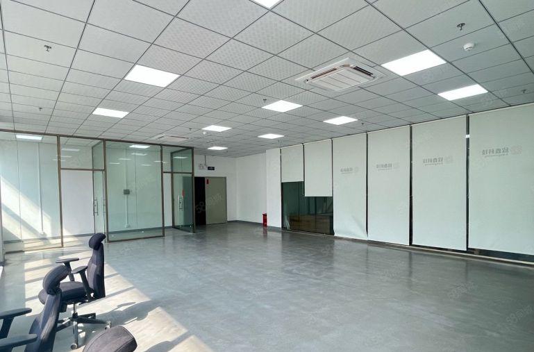 惠阳秋长临深工业园新出原房东一千平厂房低价出租现成装修！！！